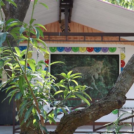 The Wilds Villa Gir Jungle Stay With Swimming Pool Sasan Gir Exterior foto